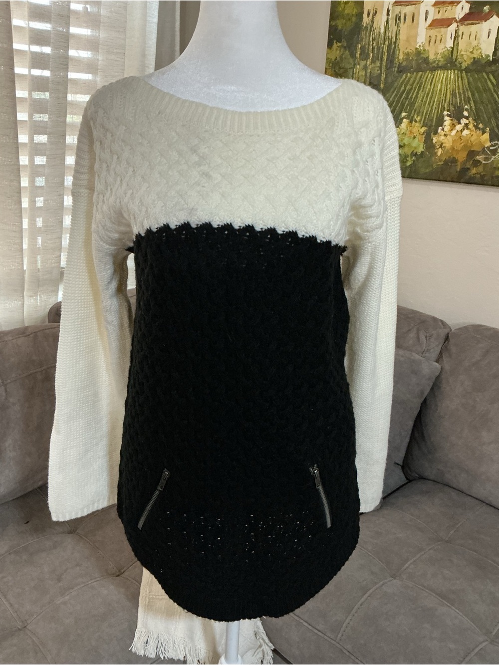 Hooked Up by IOT Cream and Black Sweater sz M